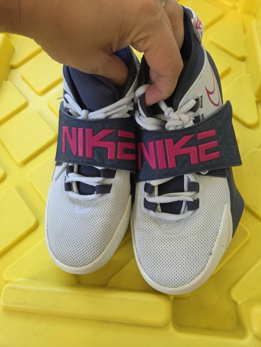 Nike Future Court 3 (GS) Grey/Fireberry Kid's Basketball Shoes - Size 4.5Y